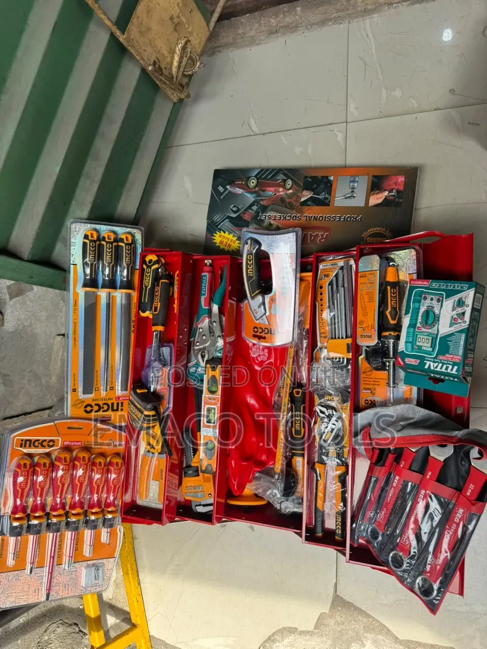 Cantilever Tool Box