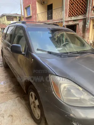 Toyota Sienna 2024 Gray