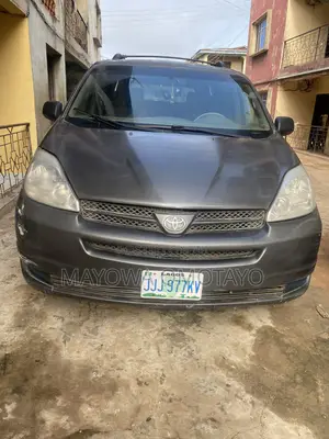 Toyota Sienna 2024 Gray