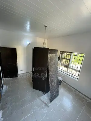 Mini Flat in Chevron for rent