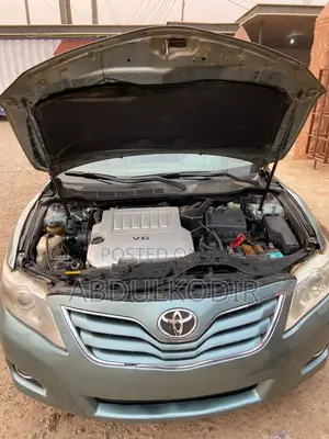 Toyota Camry XLE V6 4dr Sedan (3.5L 6cyl 6A) 2011 Gray
