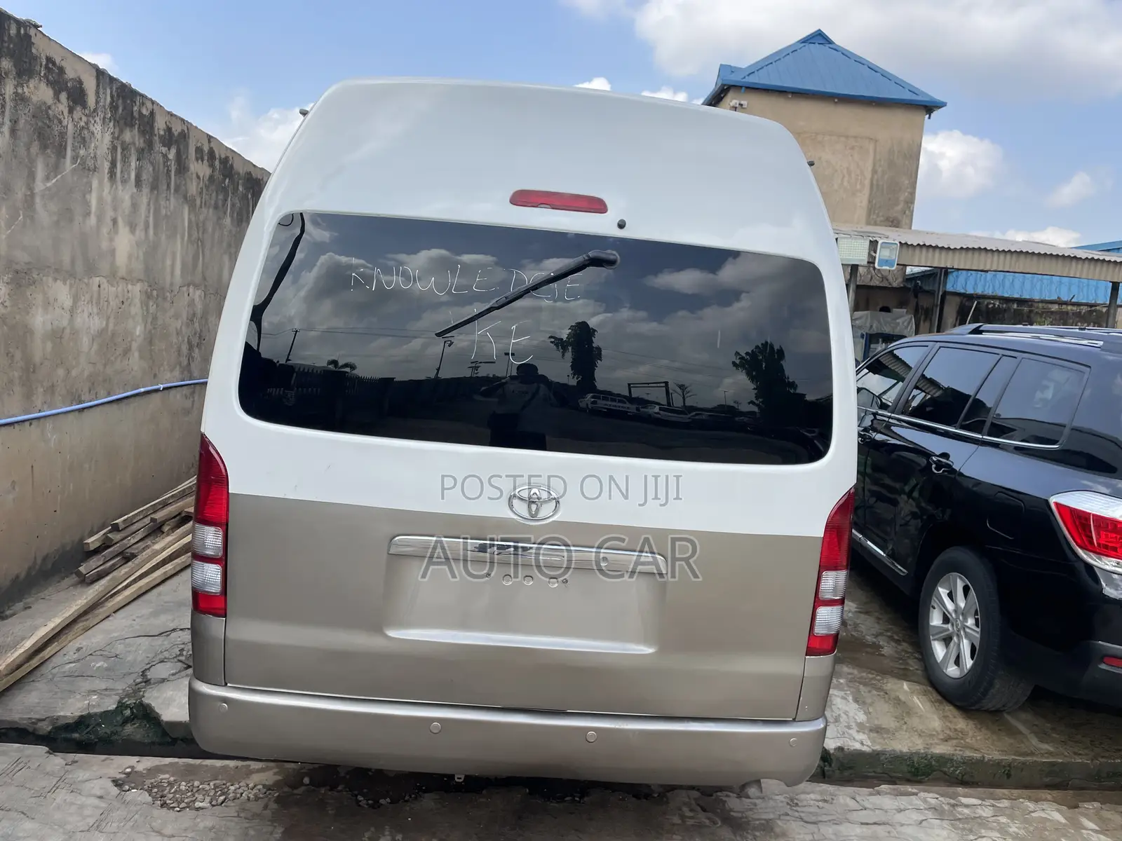 Toyota HiAce 2013 Gold