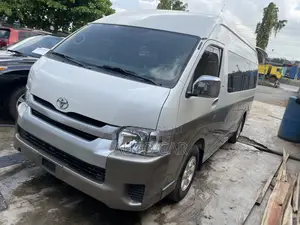 Toyota HiAce 2013 Gold