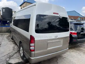 Toyota HiAce 2013 Gold