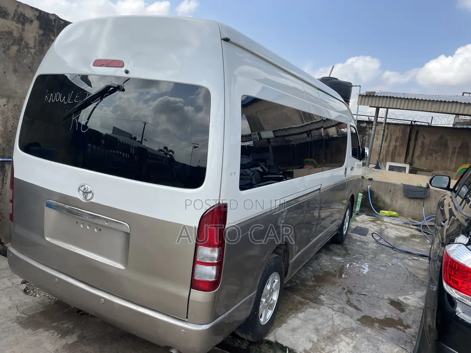 Toyota HiAce 2013 Gold