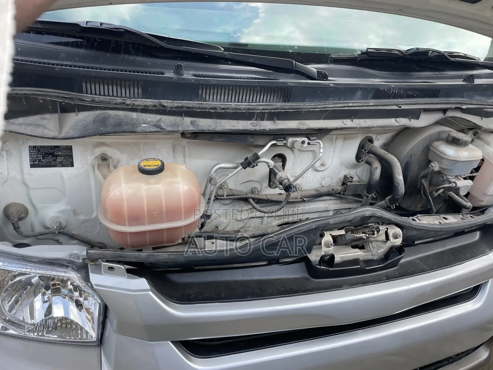 Toyota HiAce 2013 Gold