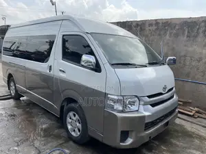 Toyota HiAce 2013 Gold