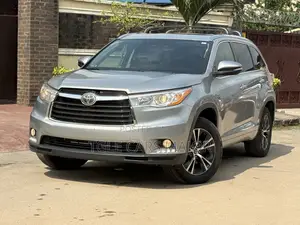 Toyota Highlander XLE V6 4x2 (3.5L 6cyl 6A) 2016 Silver