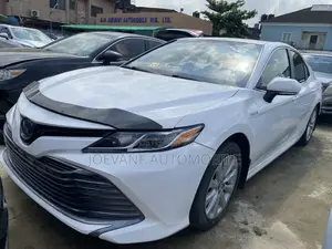 Toyota Camry LE FWD 2020 White