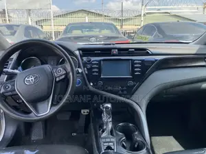 Toyota Camry LE FWD 2020 White