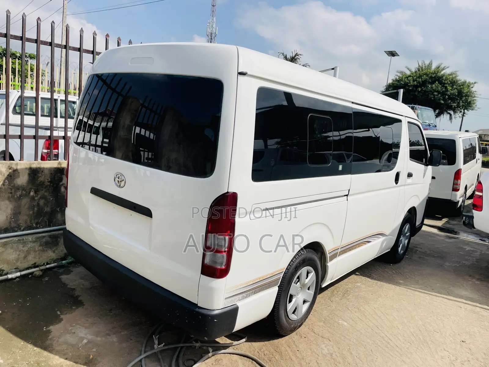 Toyota HiAce 2014 White