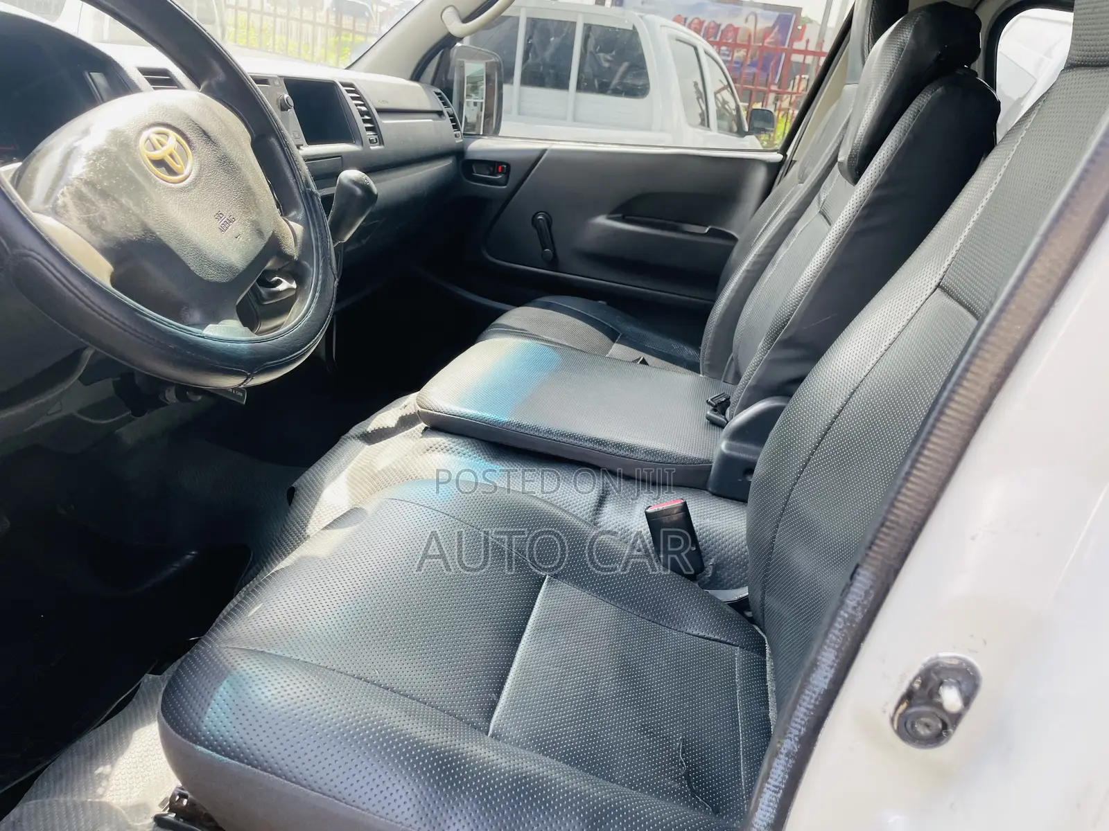 Toyota HiAce 2014 White