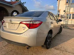 Toyota Corolla S 4dr Sedan (1.8L 4cyl CVT) 2014 Silver