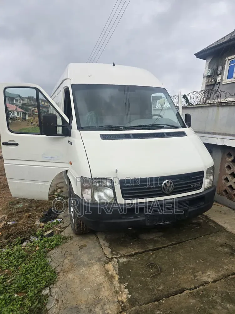 Volkswagen Transporter 2002 White