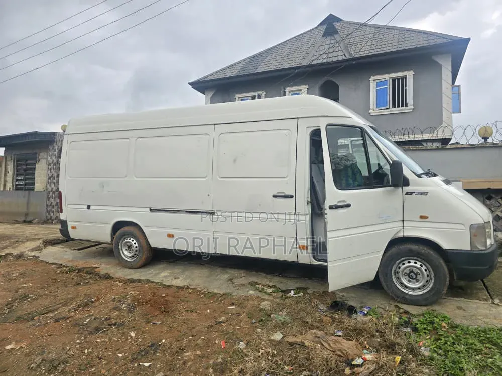 Volkswagen Transporter 2002 White