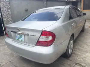 Toyota Camry LE 4dr Sedan (2.4L 4cyl 5M) 2004 Silver