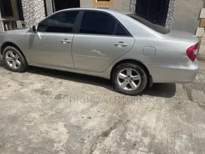 Toyota Camry LE 4dr Sedan (2.4L 4cyl 5M) 2004 Silver