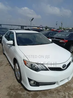 Toyota Camry SE 4dr Sedan w/Prod. End 11/13 (2.5L 4cyl 6A) 2014 White