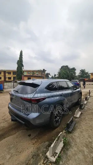 Toyota Highlander XLE AWD 2024 Blue