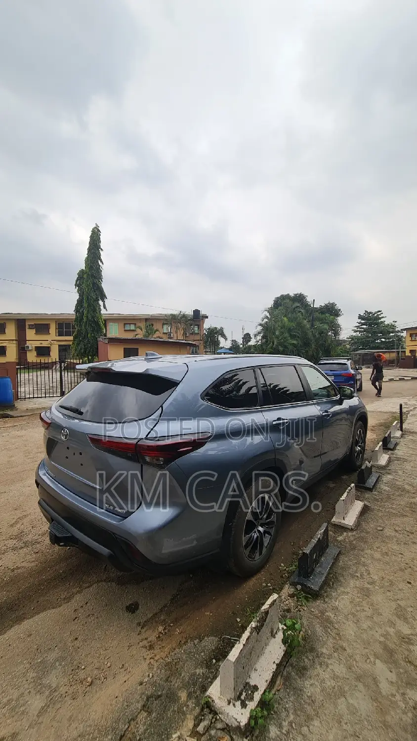 Toyota Highlander XLE AWD 2024 Blue
