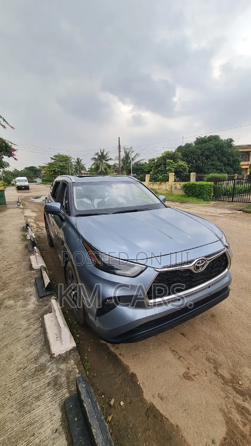 Toyota Highlander XLE AWD 2024 Blue