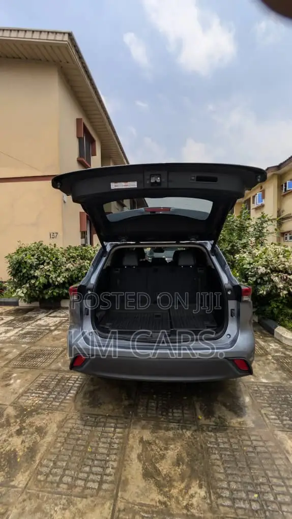 Toyota Highlander XLE AWD 2020 Blue