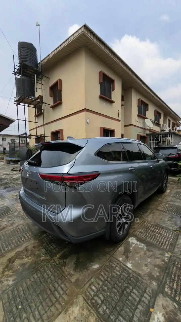 Toyota Highlander XLE AWD 2020 Blue