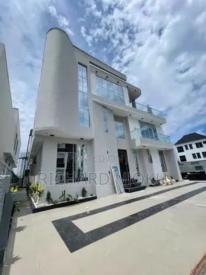 Furnished 5bdrm Duplex in Chevron for sale