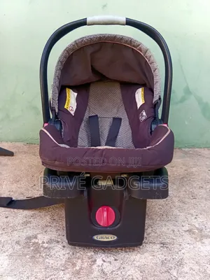 Graco Snug and Ride Baby Car Seat