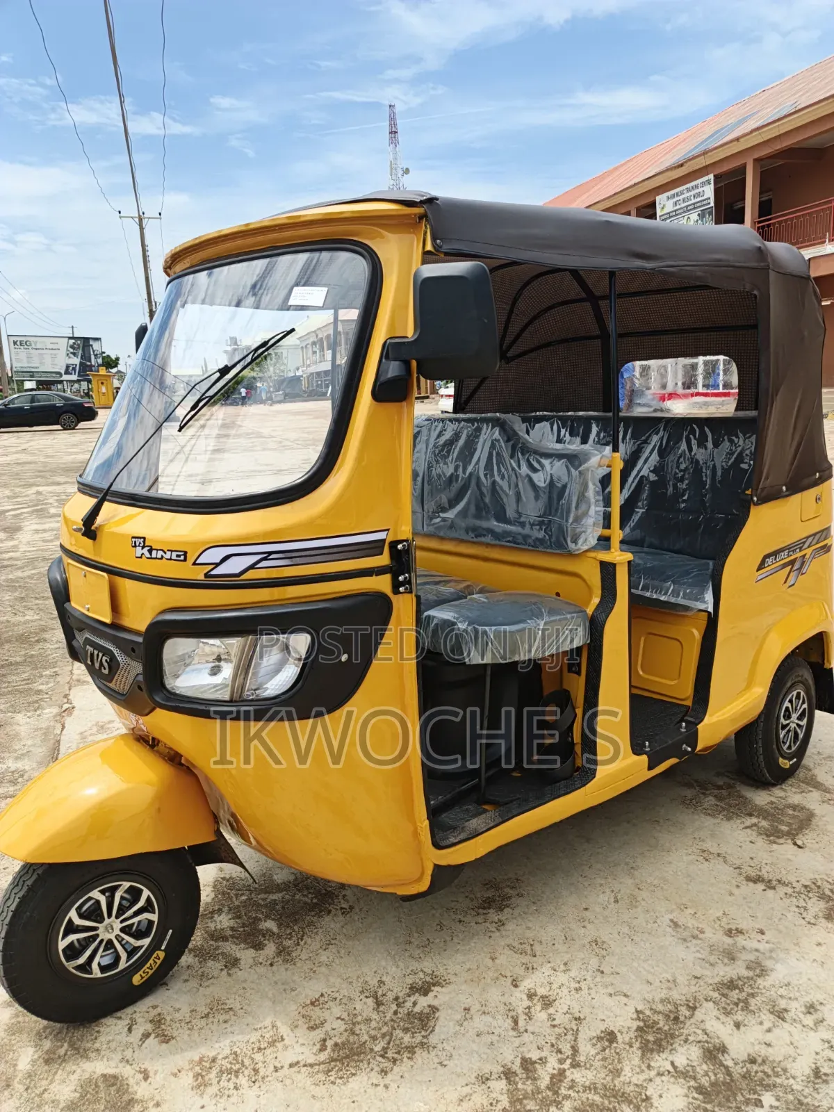 TVS HLX Plus ES 2022 Yellow