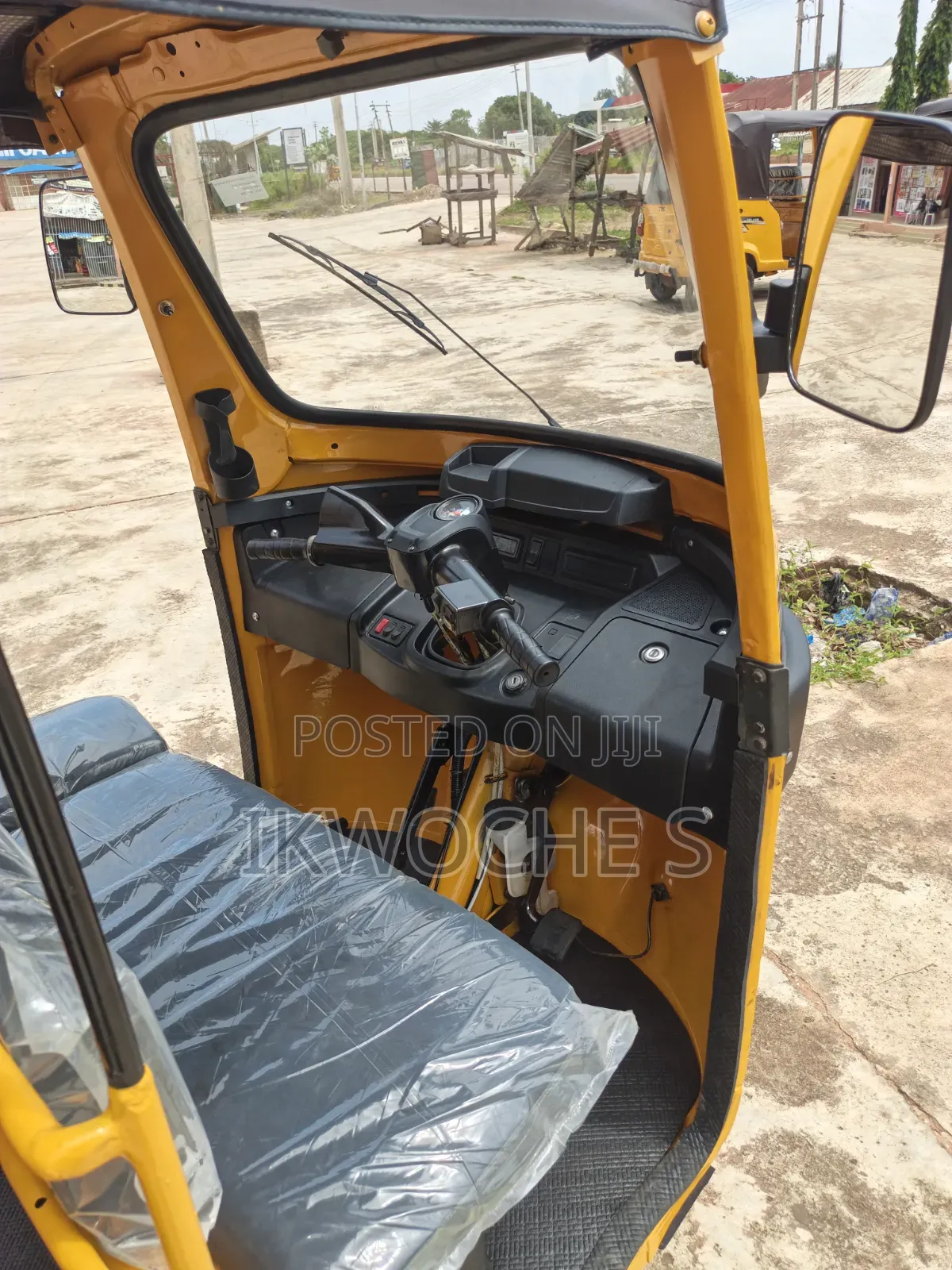 TVS HLX Plus ES 2022 Yellow