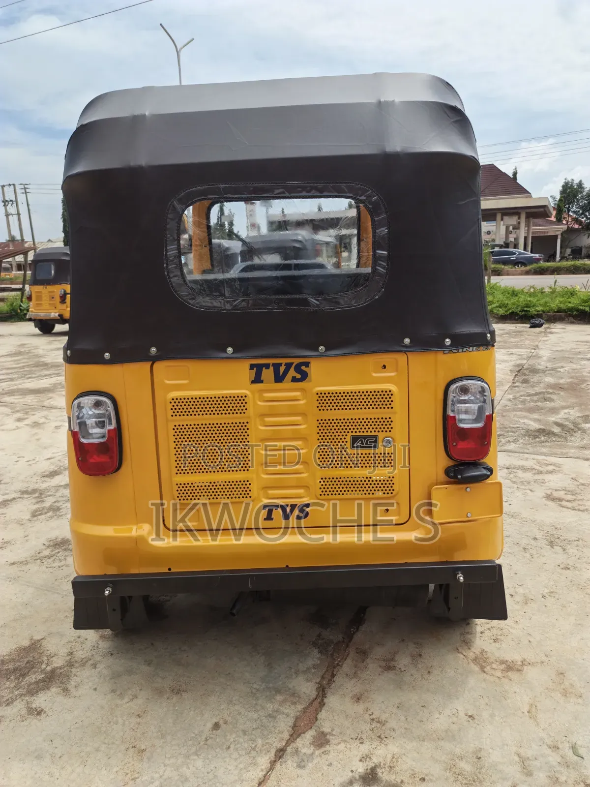 TVS HLX Plus ES 2022 Yellow