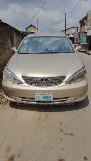 Toyota Camry LE 4dr Sedan (2.4L 4cyl 5M) 2003 Gold
