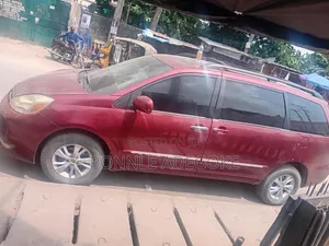 Toyota Sienna 2006 Red