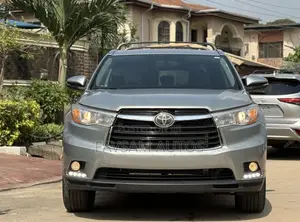 Toyota Highlander XLE V6 4x2 (3.5L 6cyl 6A) 2016 Gray