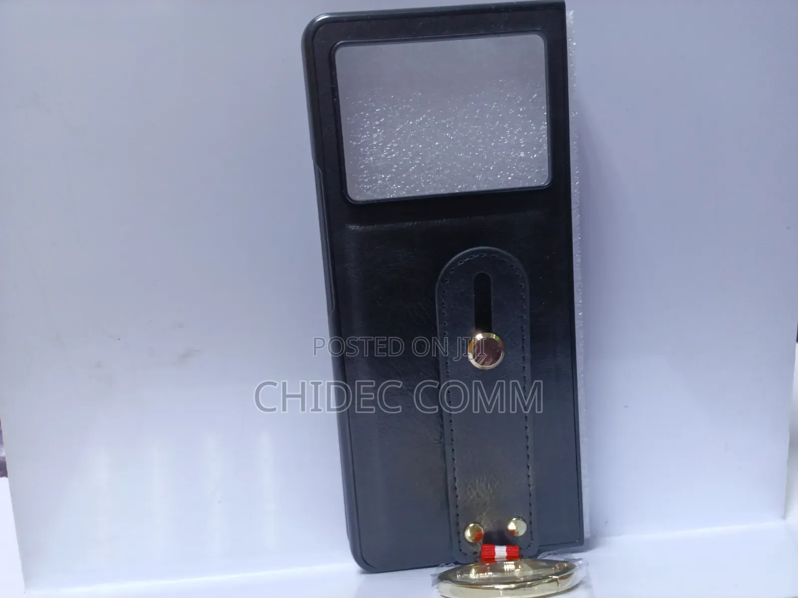 Tecno v Fold 2