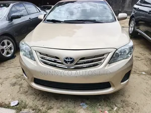 Toyota Corolla 2013 Gold