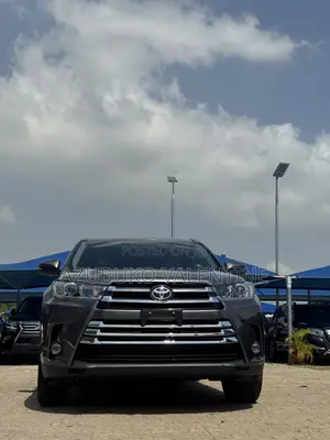 Toyota Highlander XLE 4x2 V6 (3.5L 6cyl 8A) 2018 Gray