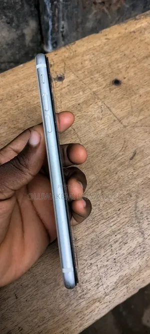 Apple iPhone SE (2020) 64 GB White