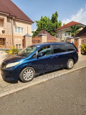 Toyota Sienna 2011 Blue