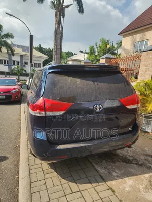 Toyota Sienna 2011 Blue