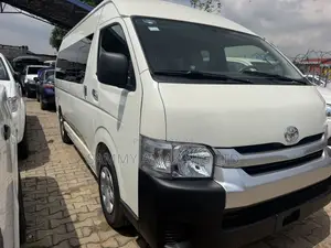 Toyota HiAce 2018 White