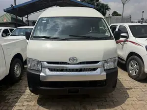 Toyota HiAce 2018 White