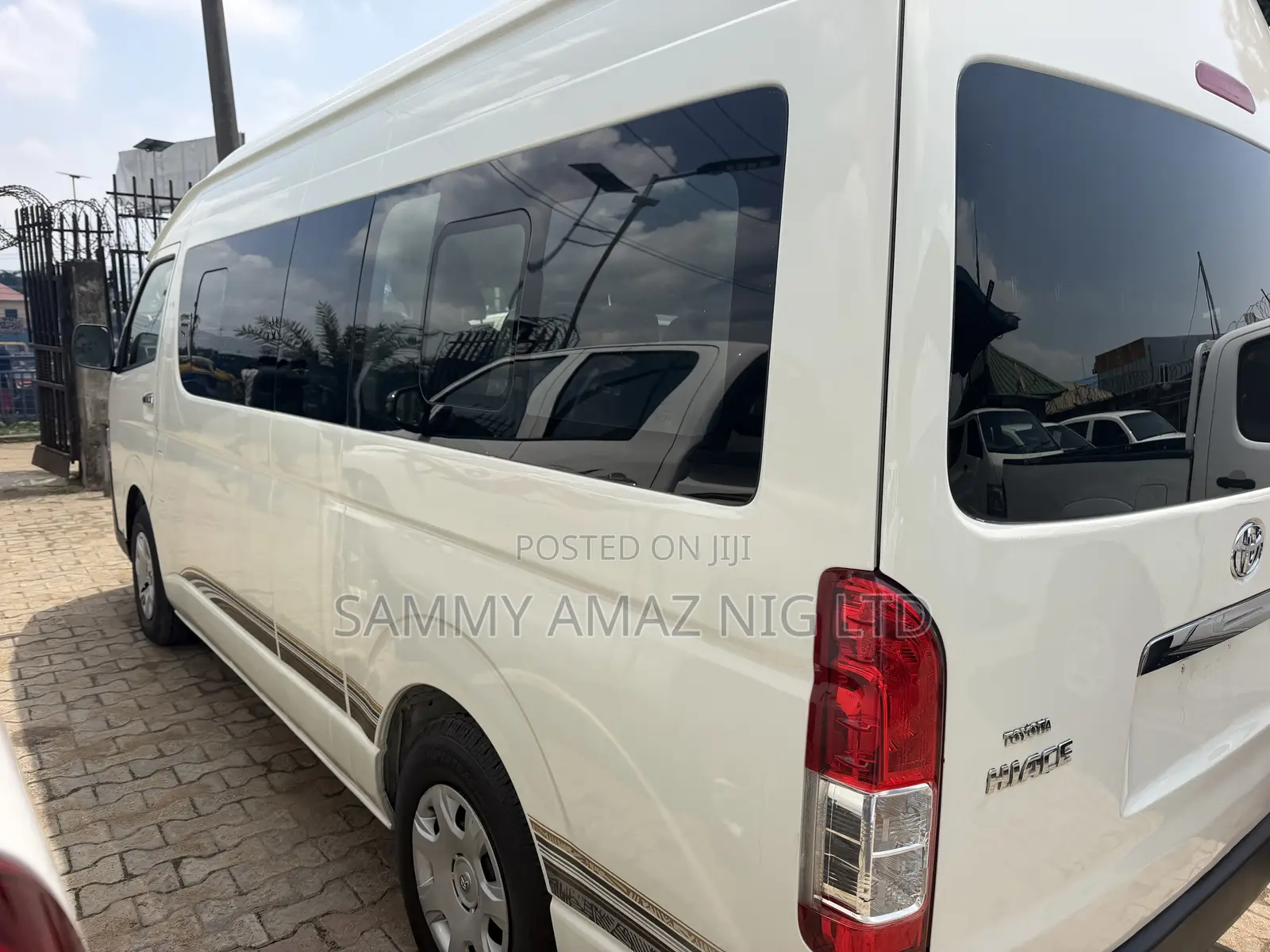 Toyota HiAce 2018 White