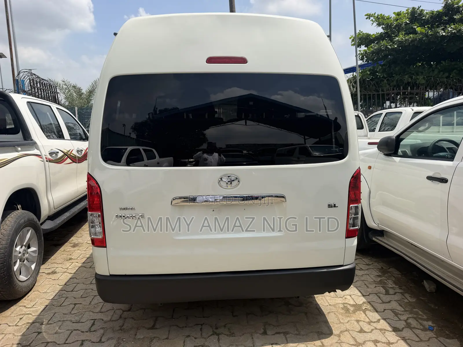 Toyota HiAce 2018 White