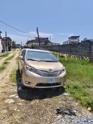 Toyota Sienna XLE 8 Passenger 2012 Gold