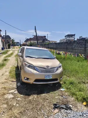 Toyota Sienna XLE 8 Passenger 2012 Gold