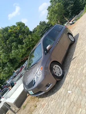 Toyota Sienna XLE AWD 7-Passenger 2013 Gray