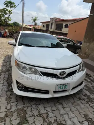 Toyota Camry SE 4dr Sedan (3.5L 6cyl 6A) 2014 White