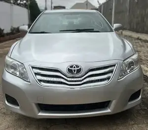 Toyota Camry LE 4dr Sedan (2.5L 4cyl 6A) 2011 Silver